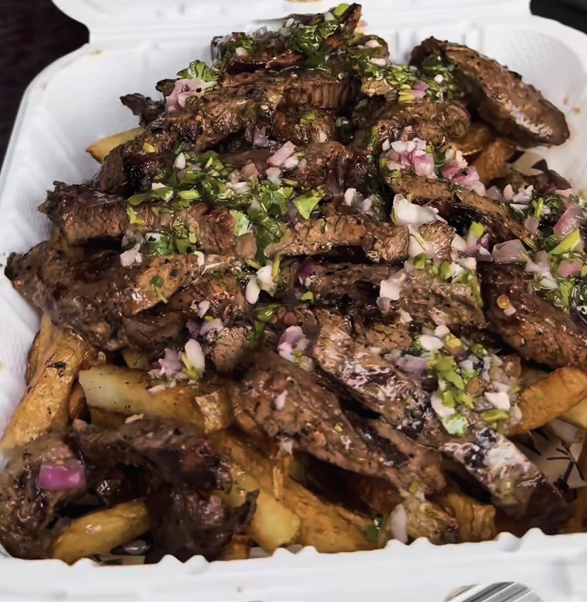 Steak Fries con Salsa de Aguacate y Cilantro